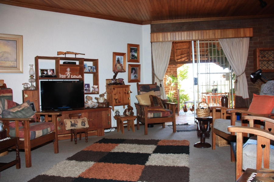 4 Bedroom Property for Sale in Langenhovenpark Free State